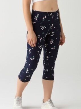 PBX Pro Fitted Capri Leggings | Navy Floral with Mesh | Size Small